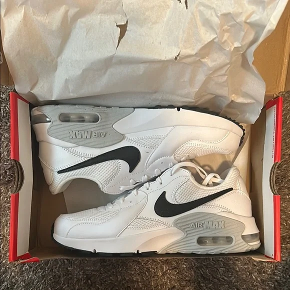 Nike Air Max Women’s White and Black Shoes - Picture 1 of 1